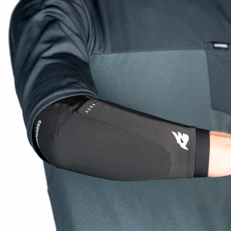 Aura Elbow Pads Black-1