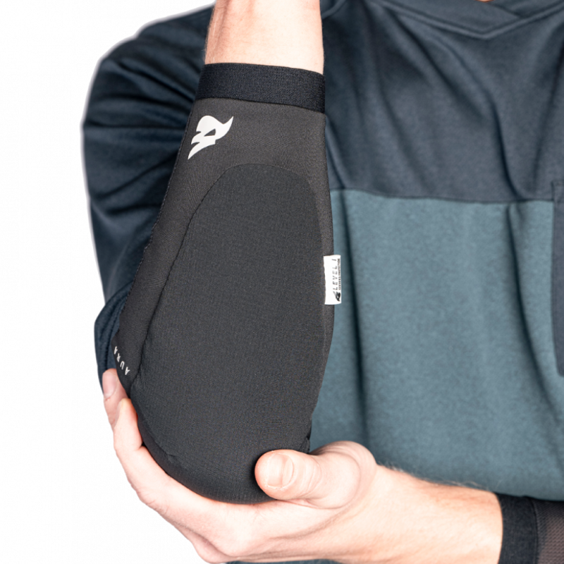 Aura Elbow Pads Black-4